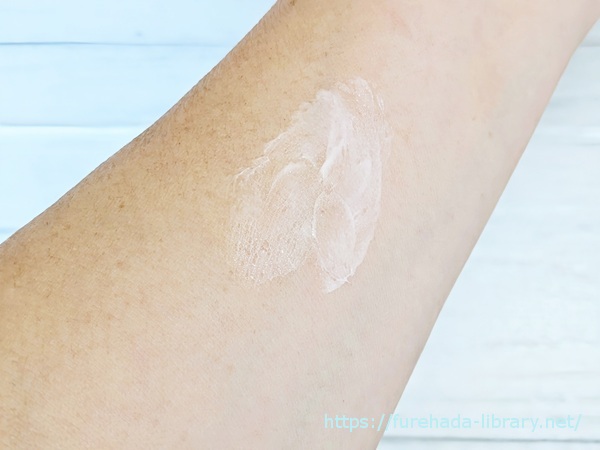 モイスチャライジングクリーム テクスチャー