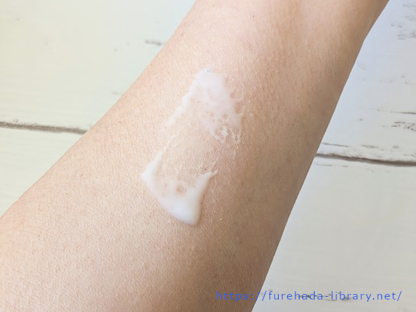 モアナチュレ シーボタニカル美容液＋UV　テクスチャー